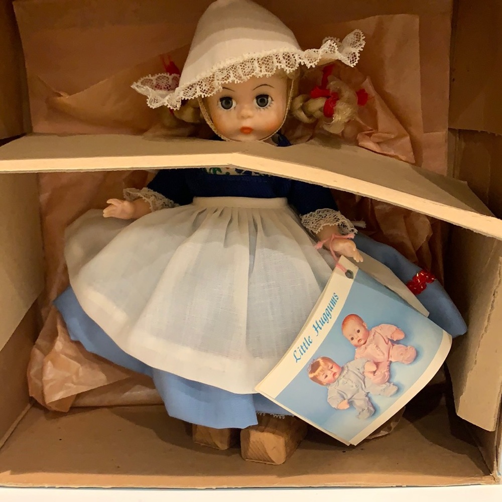 Vintage Madame Alexander Dutch girl doll